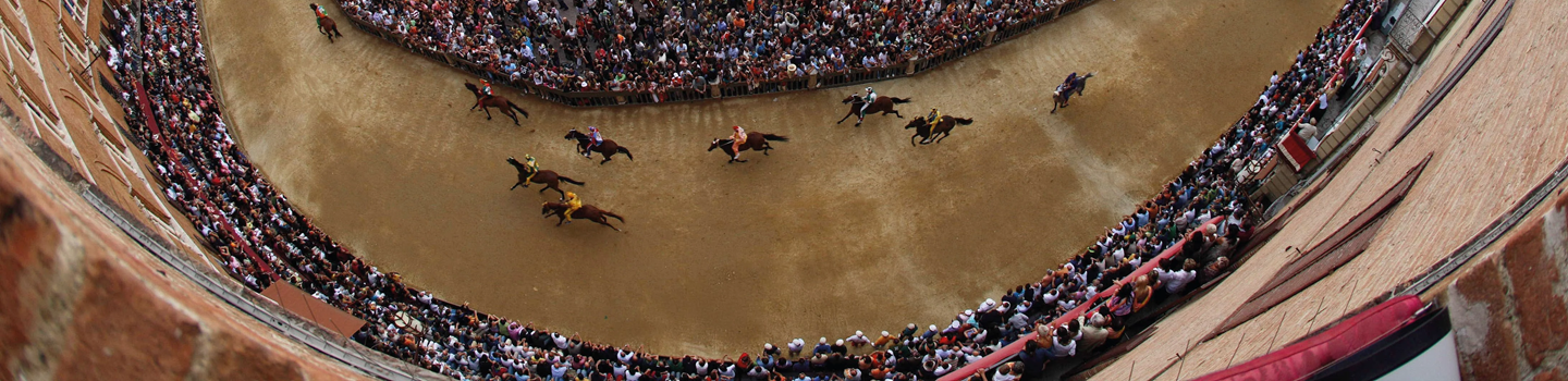Corsa palio vista dall'alto